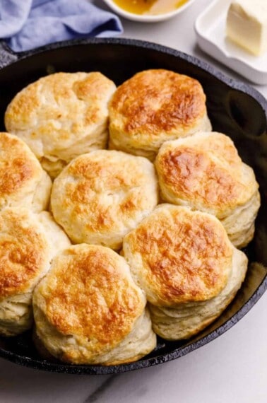 A skillet full of baked buttermilk biscuits.