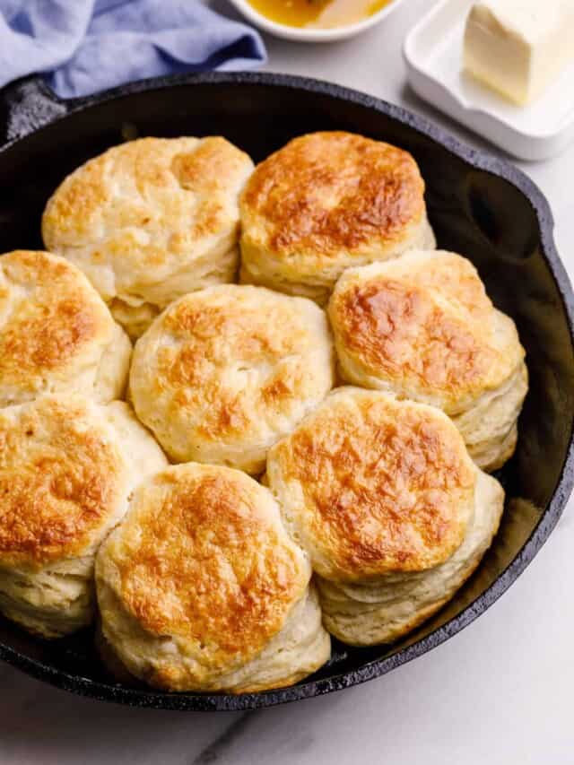 A skillet full of baked buttermilk biscuits.
