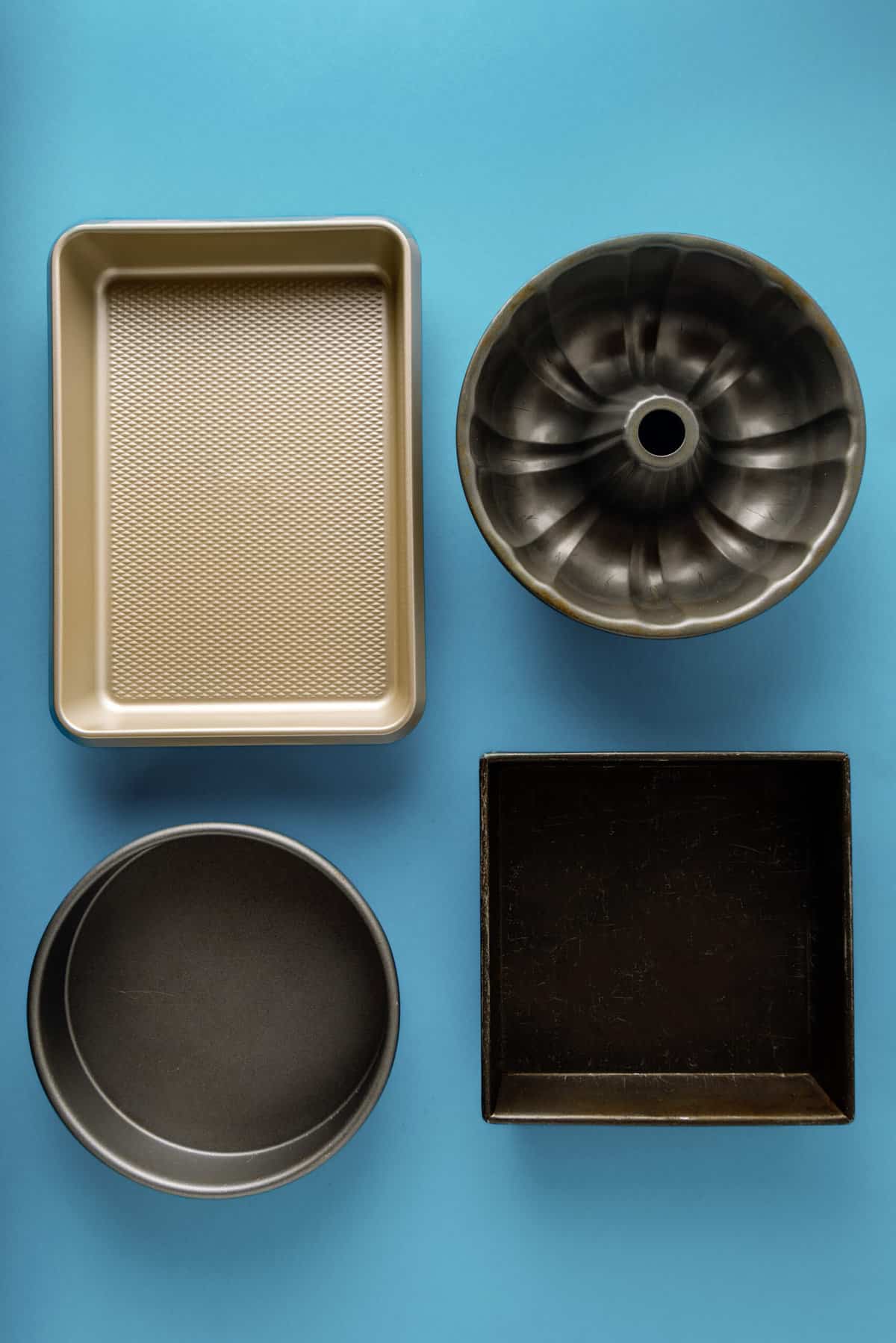 four different type of baking pans