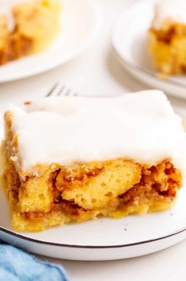 Cinnamon Roll Cake Hero-5