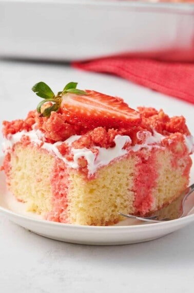 cropped-Strawberry-Crunch-Poke-Cake-Hero-7.jpg