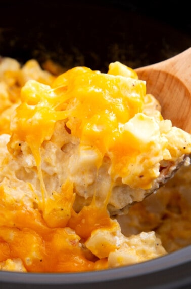 crockpot-cheesy-potatoes-hero-3