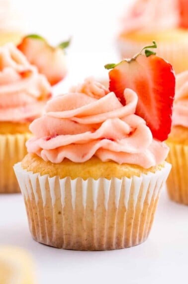 strawberry-lemon-cupcakes-hero-1