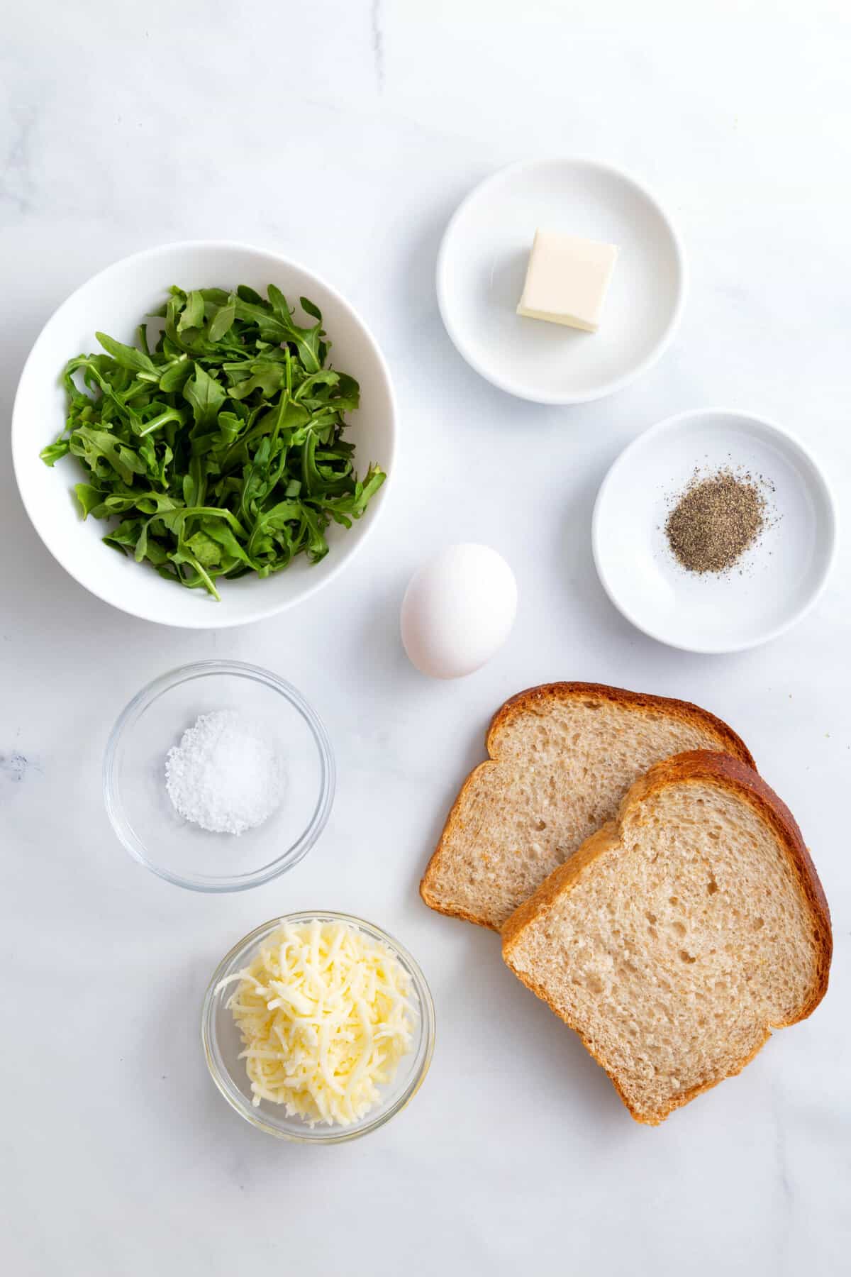 ingredients to make fried egg and cheese sandwich