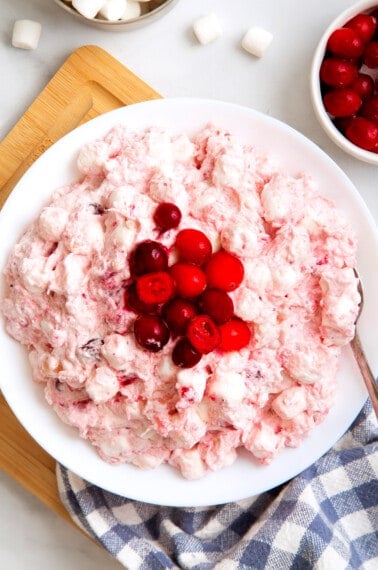 A bowl of cranberry fluff.