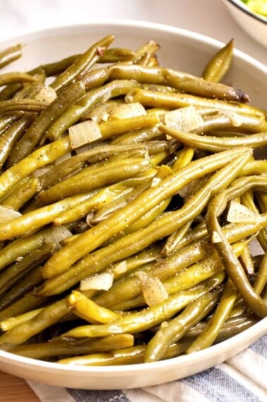 A bowl of slow cooker green beans.
