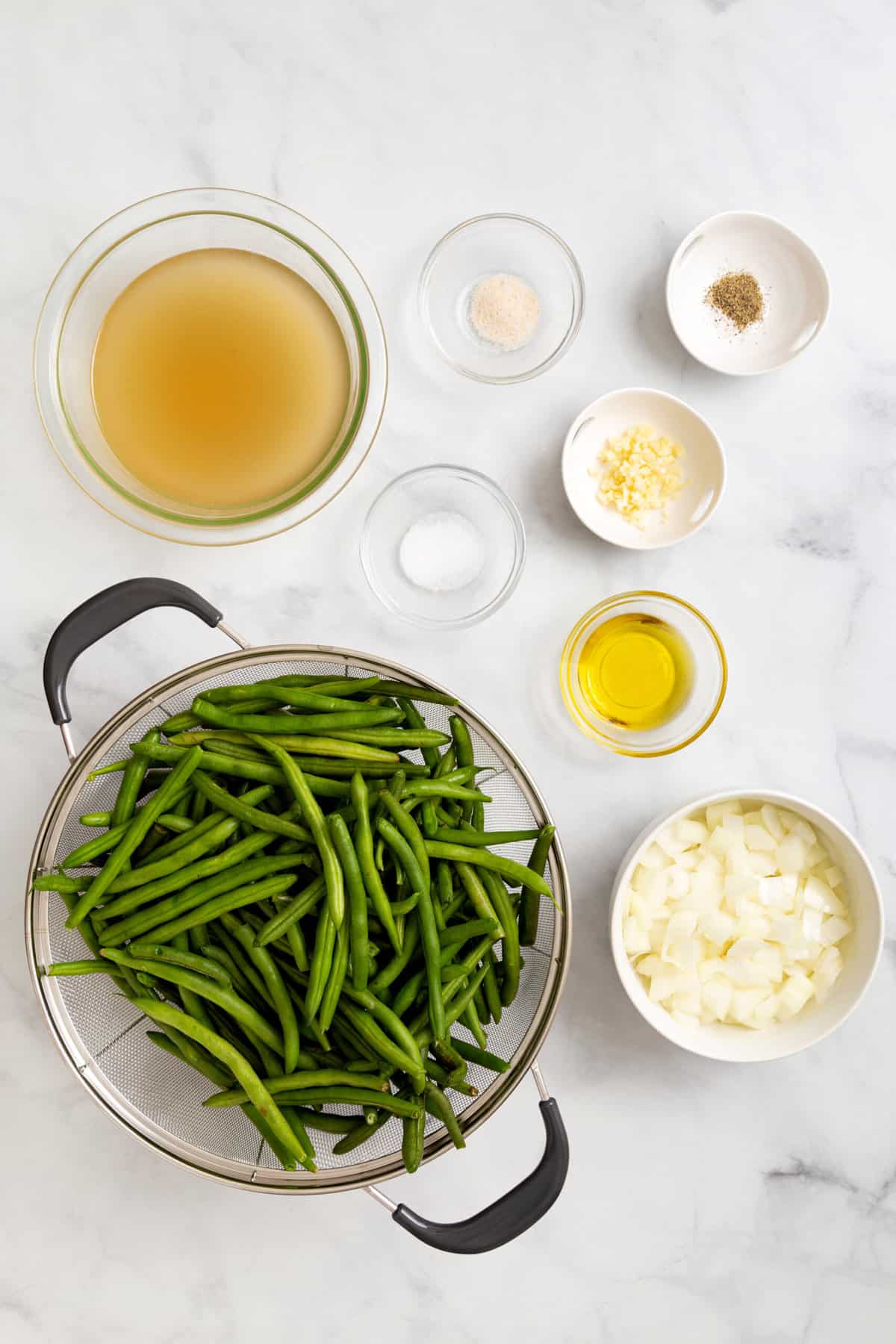 ingredients to make slow cooker green beans. 