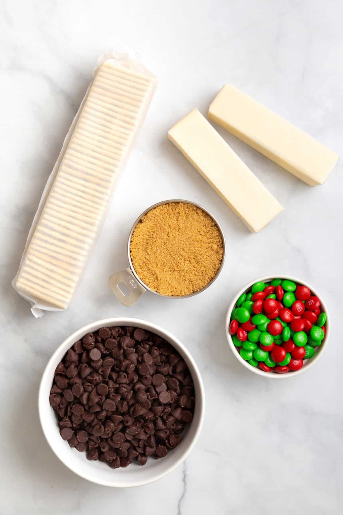 ingredients to make christmas crack. 