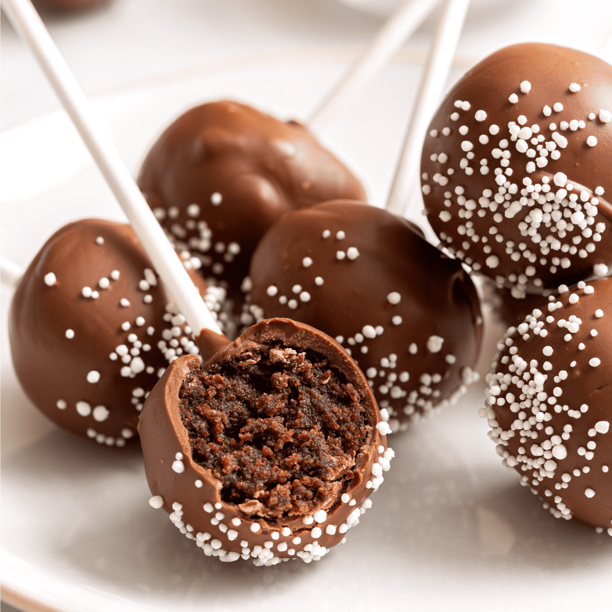 5 Tricks to Make Cake Pops More Easily  Cake pops how to make, Chocolate cake  pops, Cookie scoop