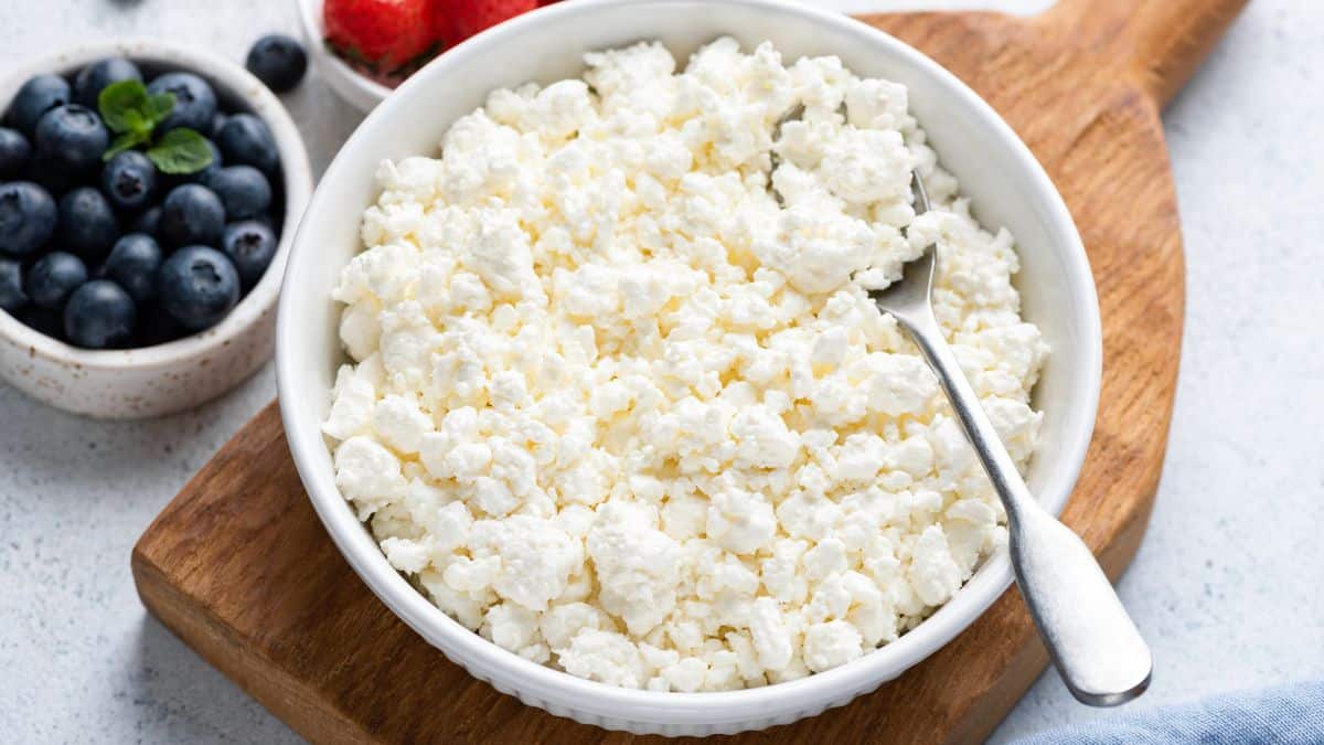 A bowl of cottage cheese.