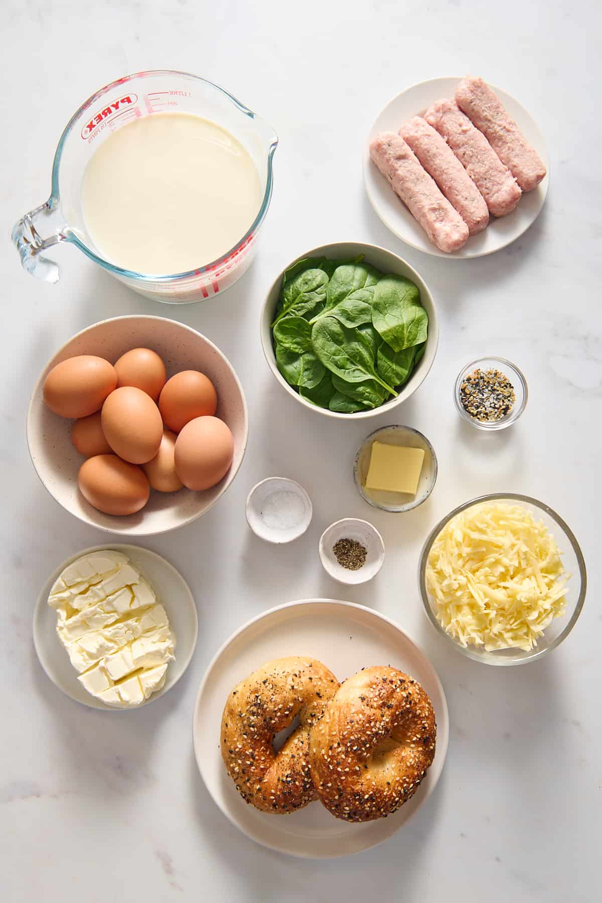 ingredients to make everything bagel breakfast casserole. 