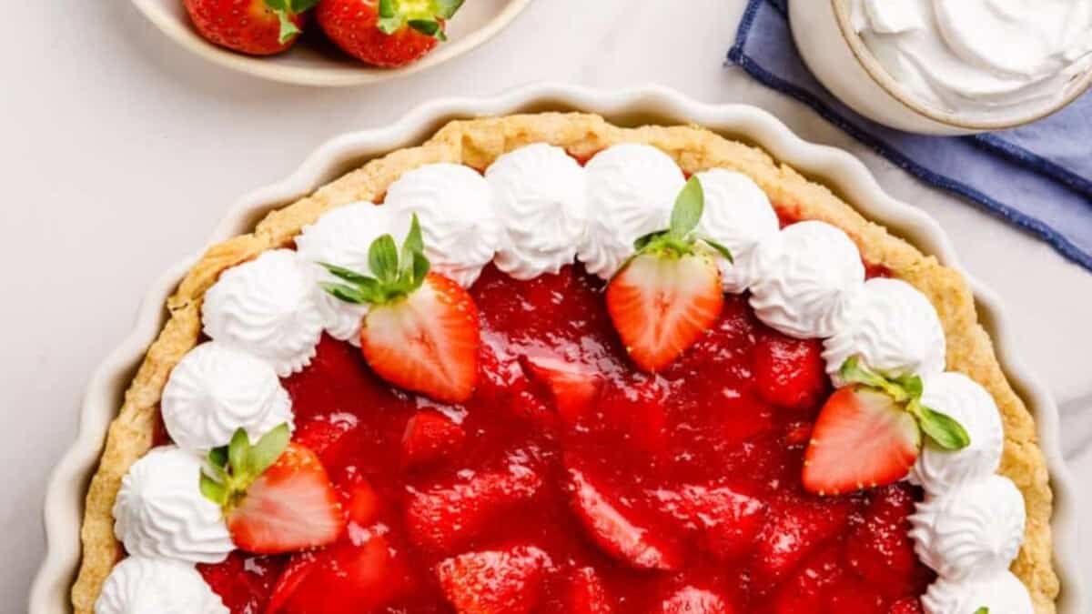 strawberry pie with whipped cream