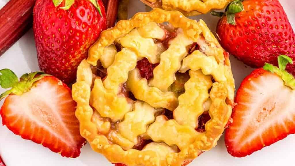 strawberry rhubarb pie mini