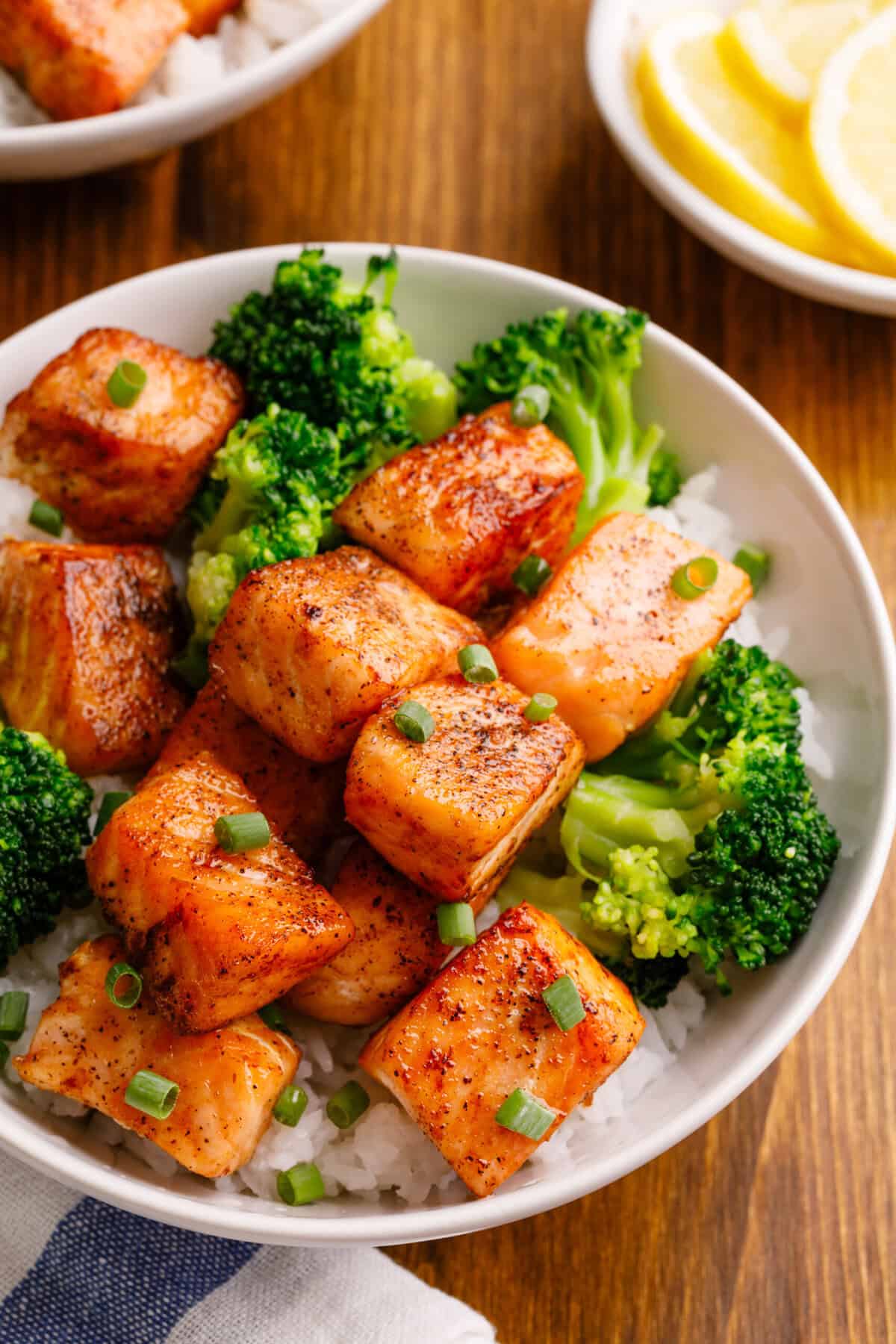 a bowl with rice, salmon bites and steamed broccoli.