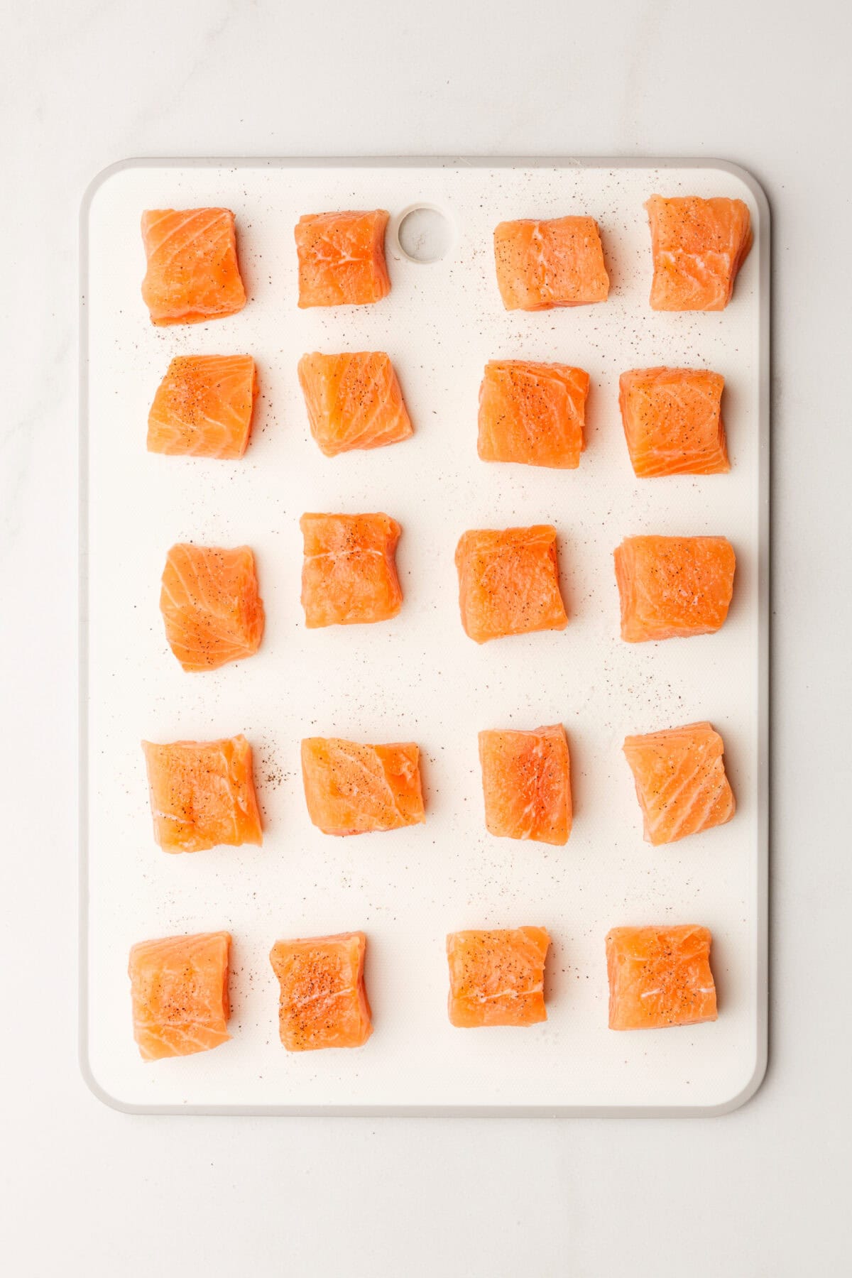 Salmon bites seasoned with salt and pepper