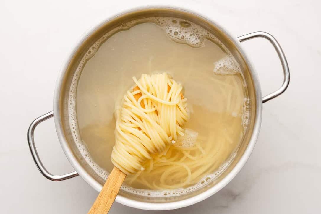 cooked spaghetti in a pot.