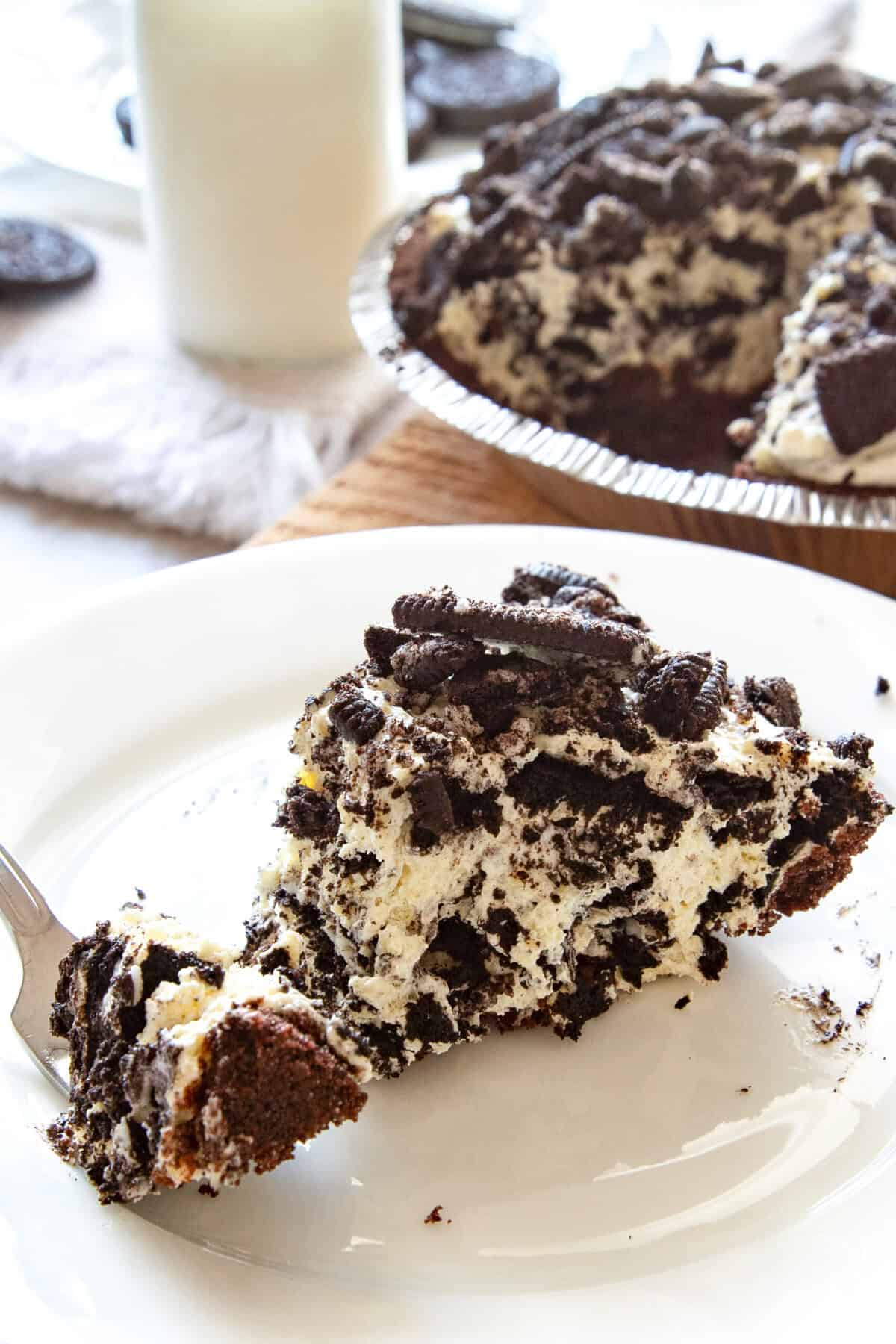 close up image of a slice of oreo pie.
