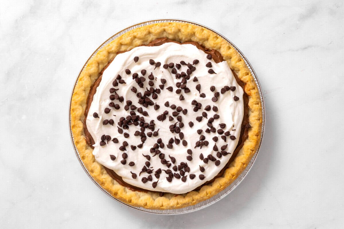 Chocolate cream pie with chocolate chips.