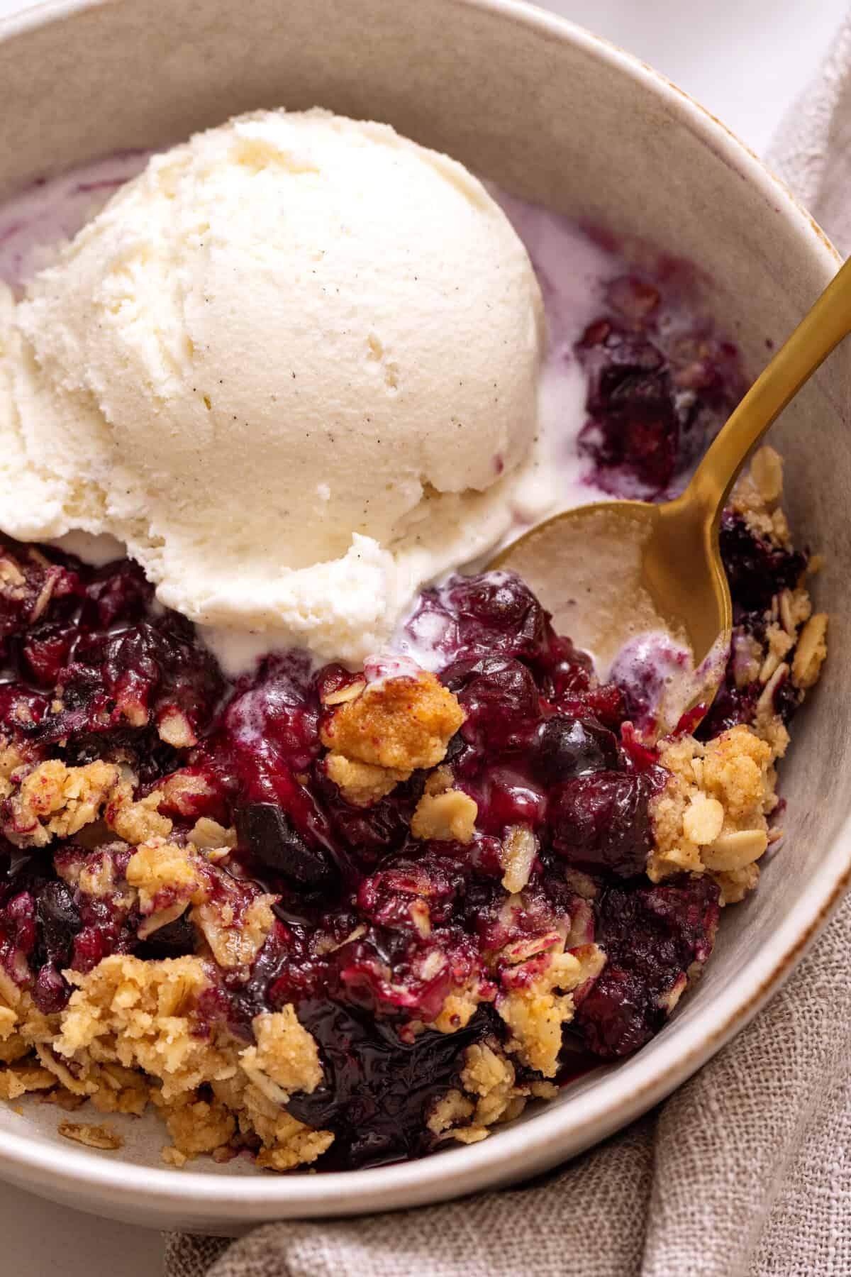 Blueberry crisp
