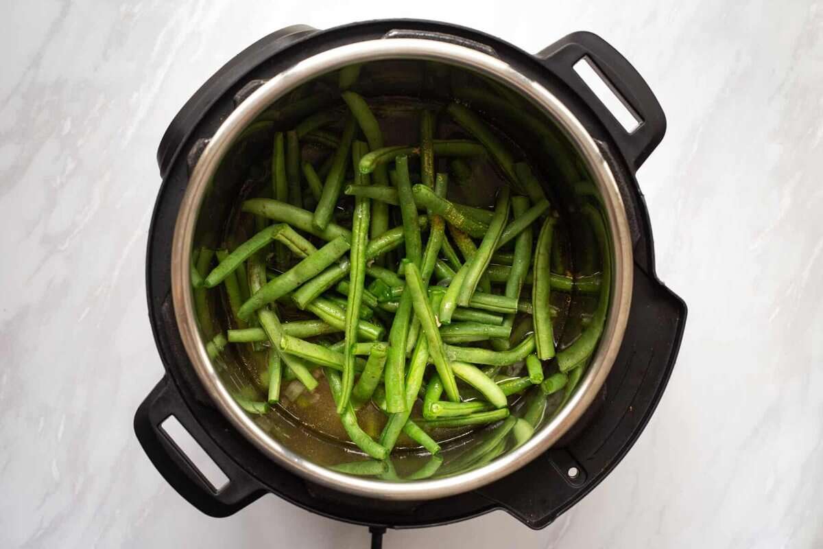 Steamed green beans in Instant Pot.