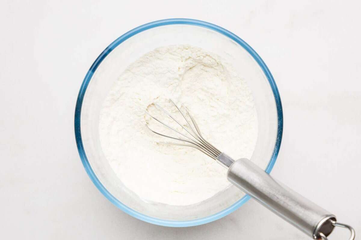 Dry ingredients for banana pancakes in bowl.