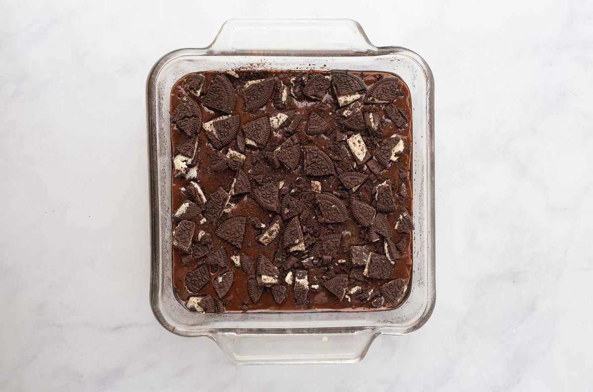 Oreo brownies in pan.
