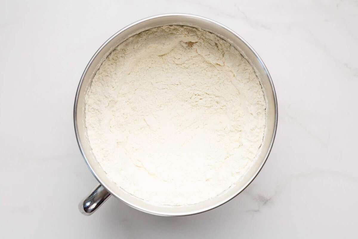 Dry ingredients for white bread in bowl.