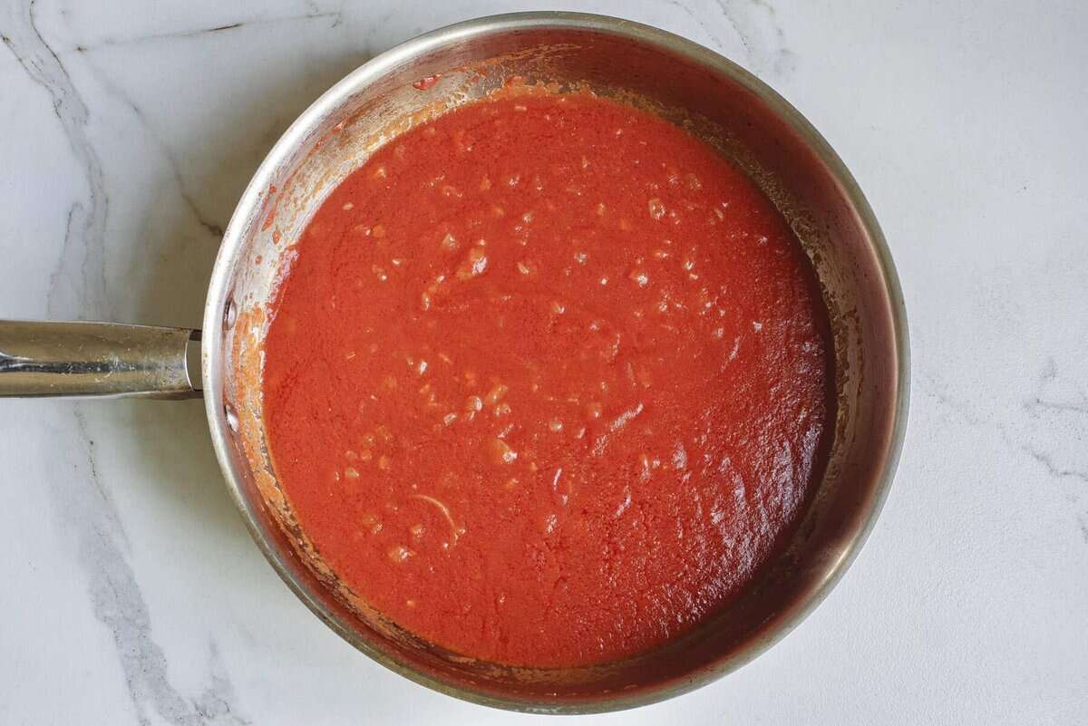 Tomato sauce in pan.