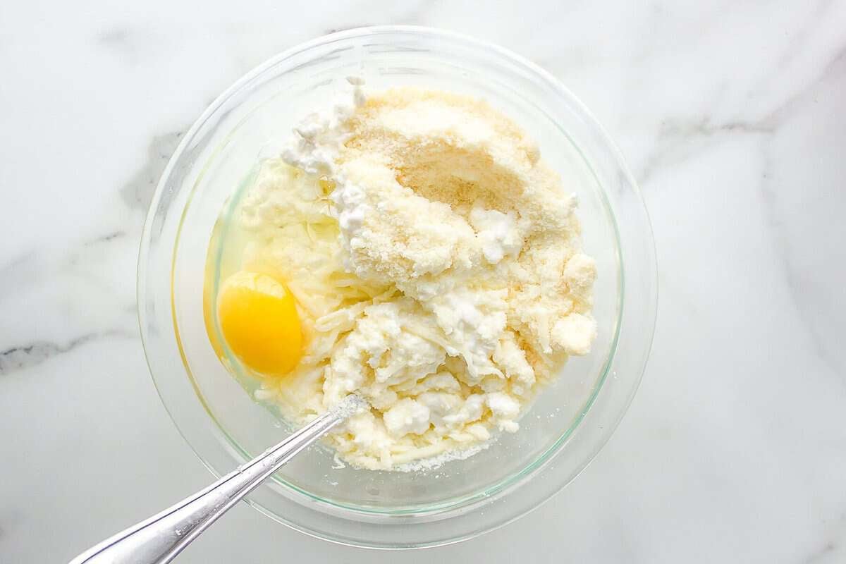 Ingredients for cheesy lasagna filling.