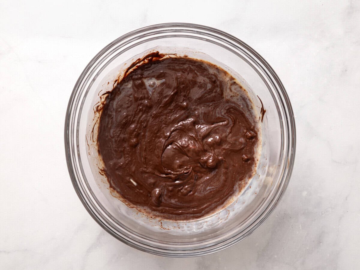 Fudge mixture in glass bowl.